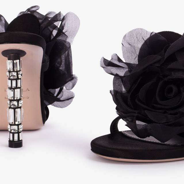 Le Silla Sandalo fiore raso nero Vendita Calda