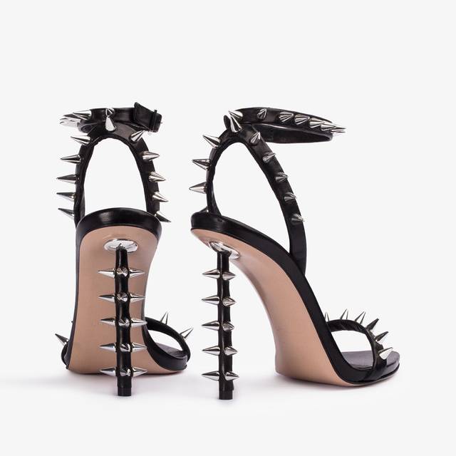 Le Silla Sandalo pelle nero con borchie argento In Saldo