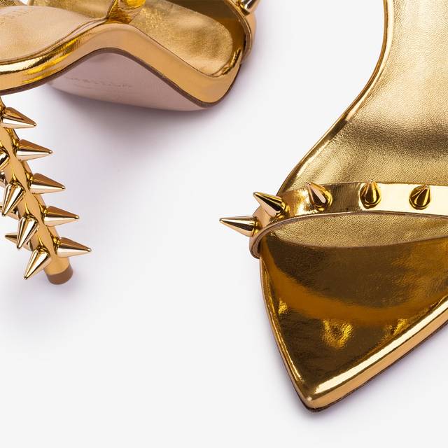 Le Silla Sandalo metallizzato oro pepita con borchie Nuova