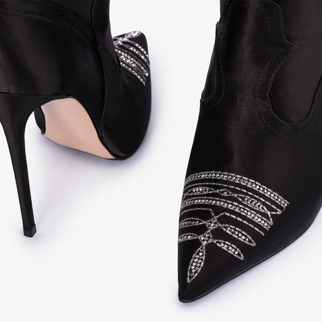 Le Silla Stivaletto d'ispirazione Western raso nero e Cristalli In Linea