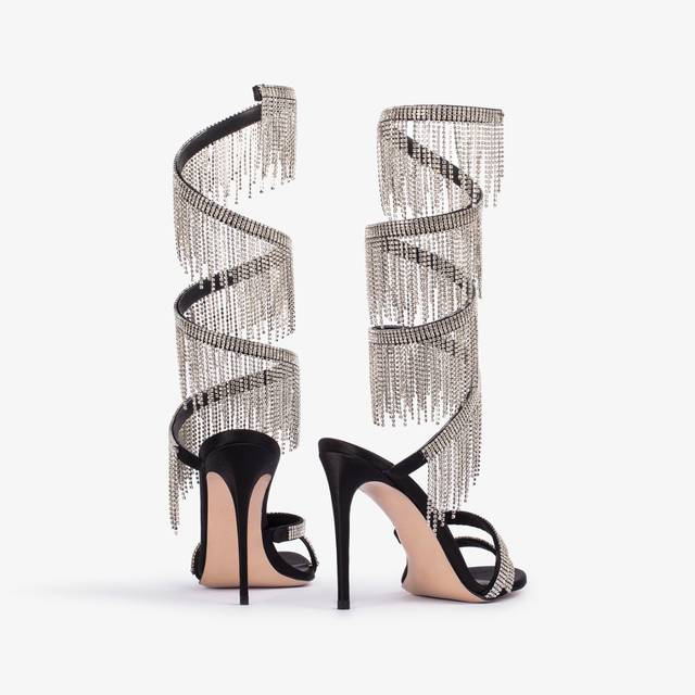 Le Silla Sandalo raso nero con frange argento Novità