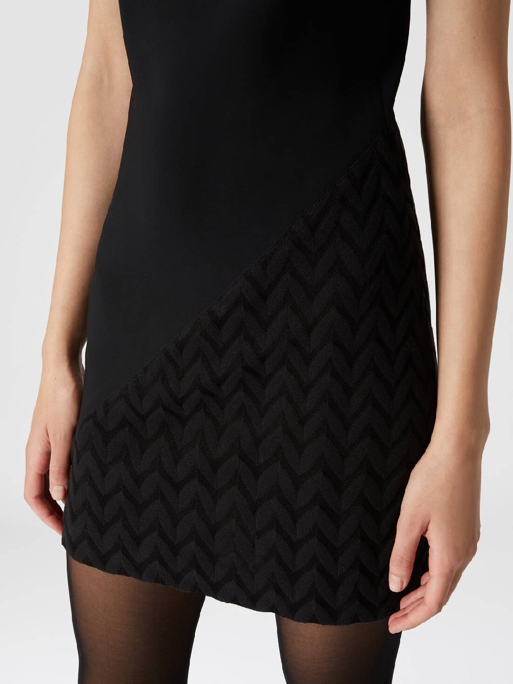 Missoni Mini-abito senza maniche in viscosa con dettaglio chevron Promozione Limitata