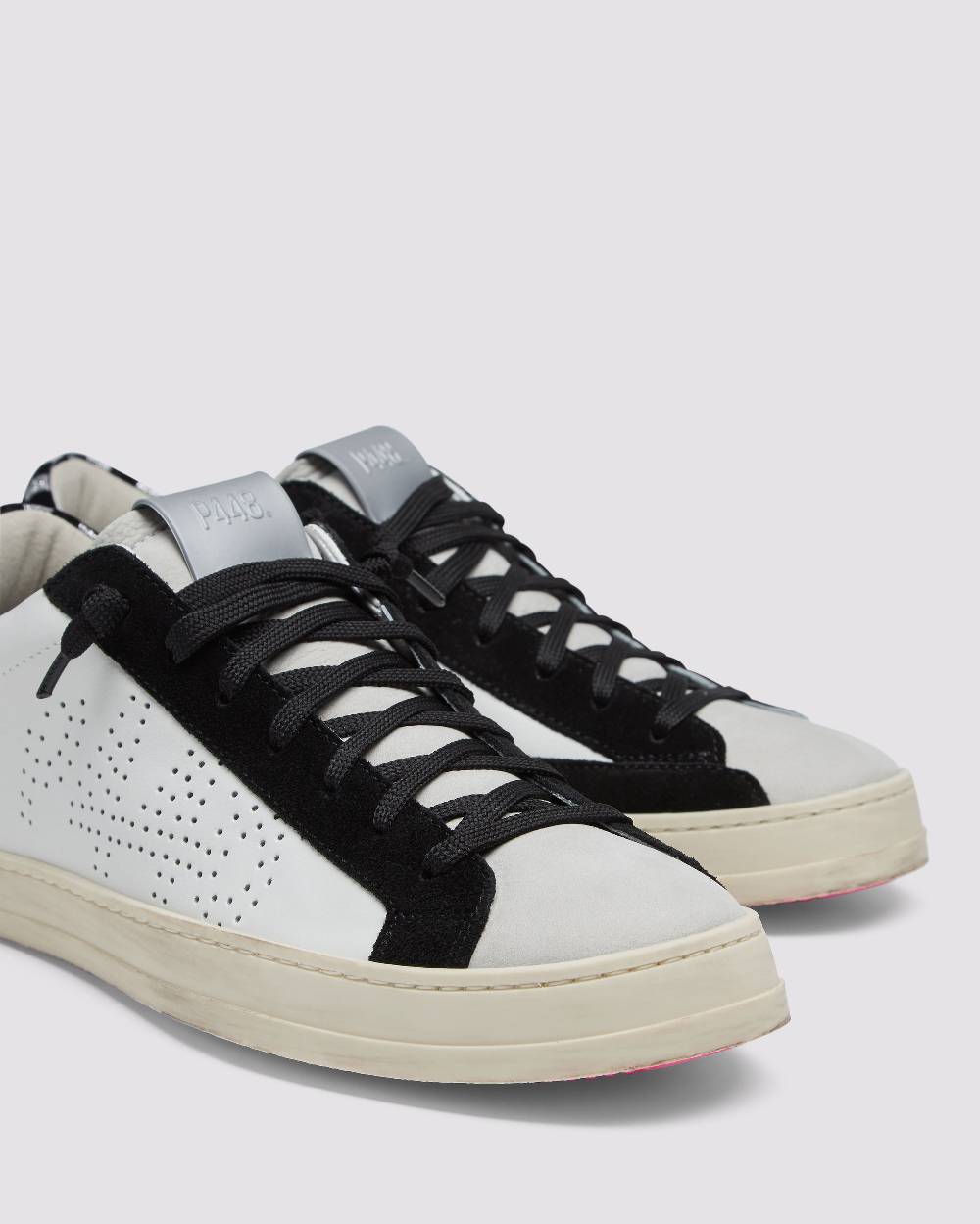 P448 John Check In Linea