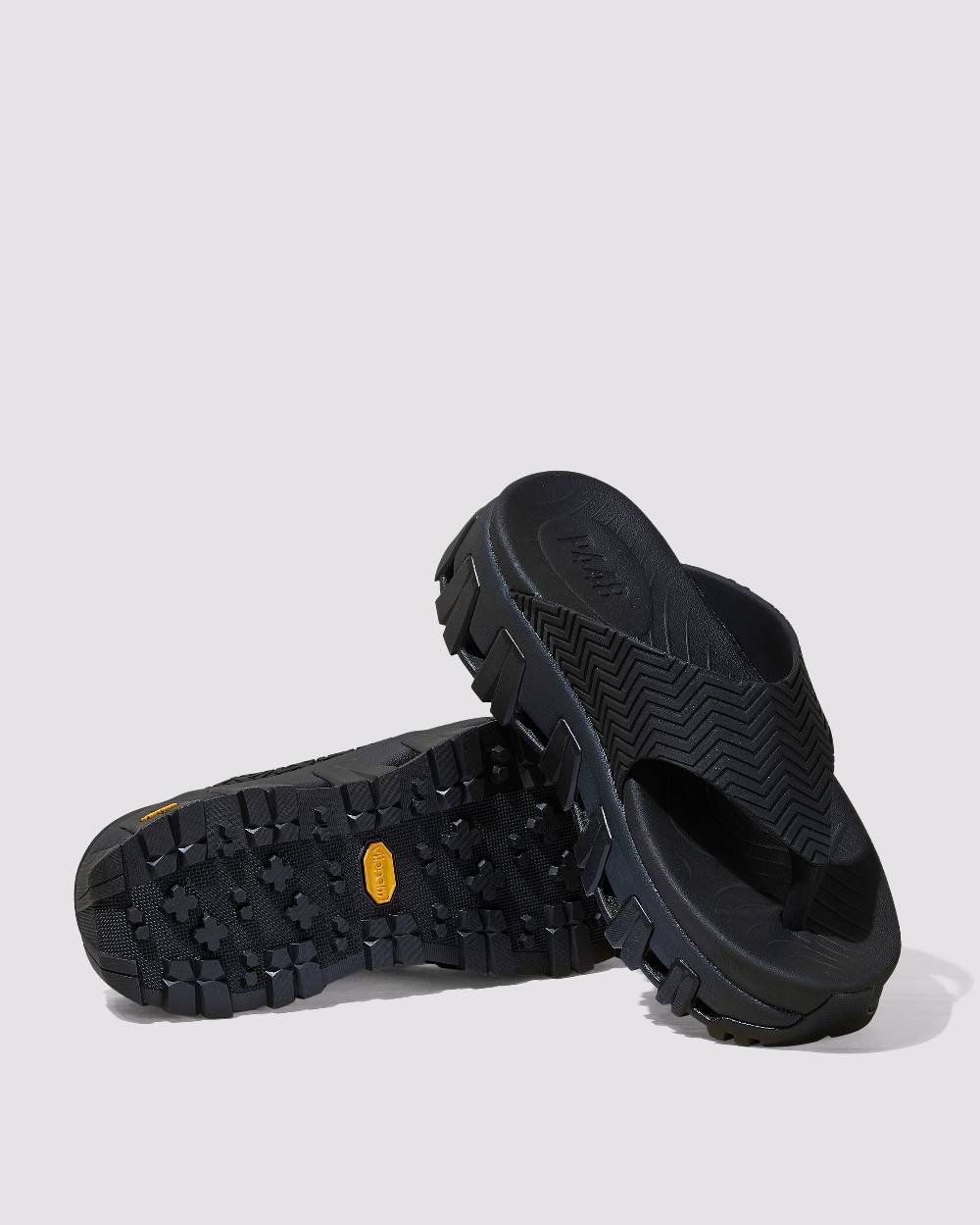 P448 Bondi Tux/Black Economico