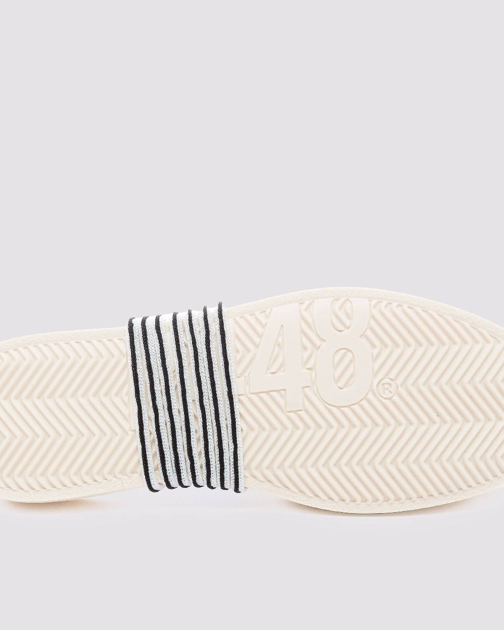 P448 Shoelaces Striped 2025