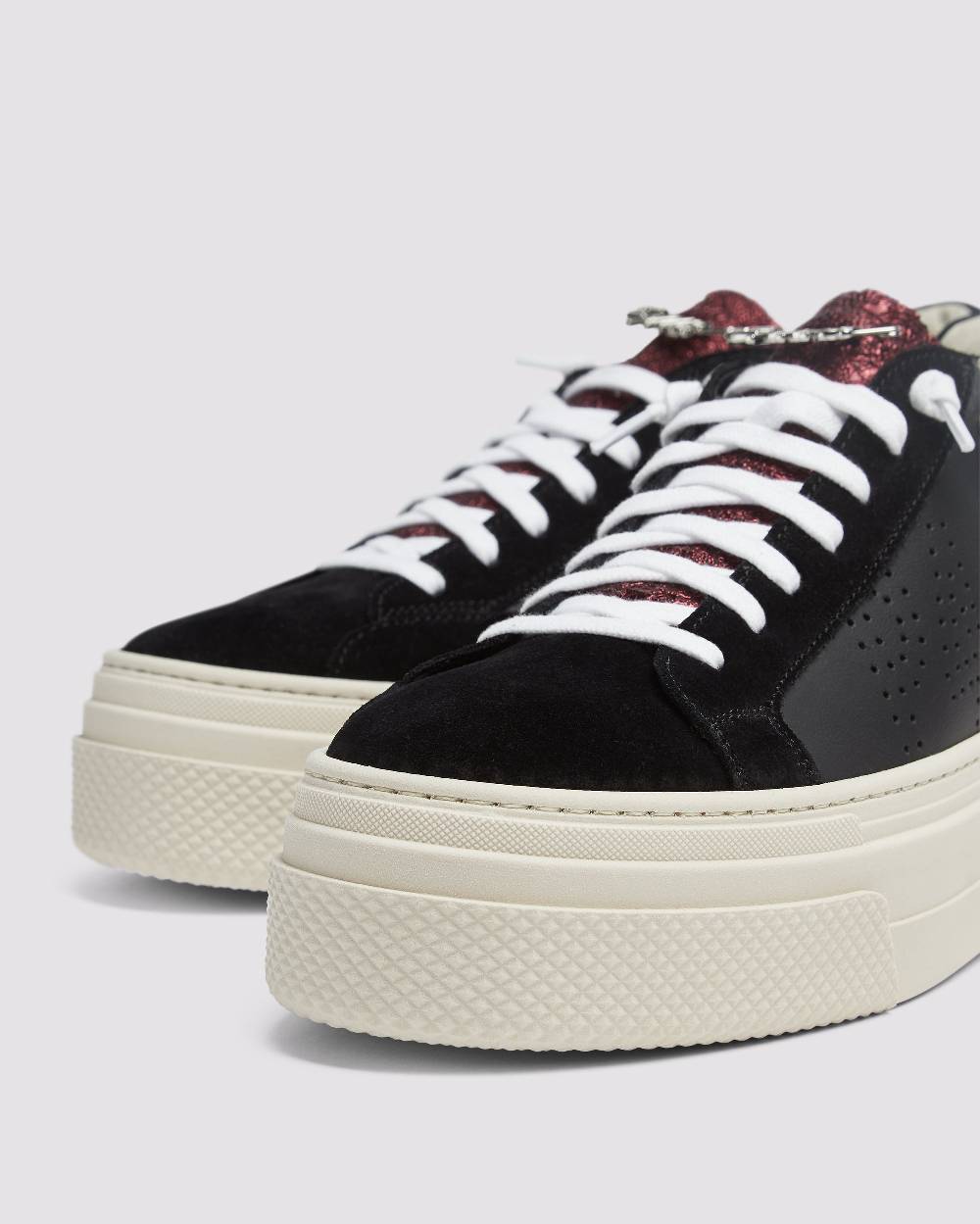 P448 Thea Platform Black/Stud Offerte
