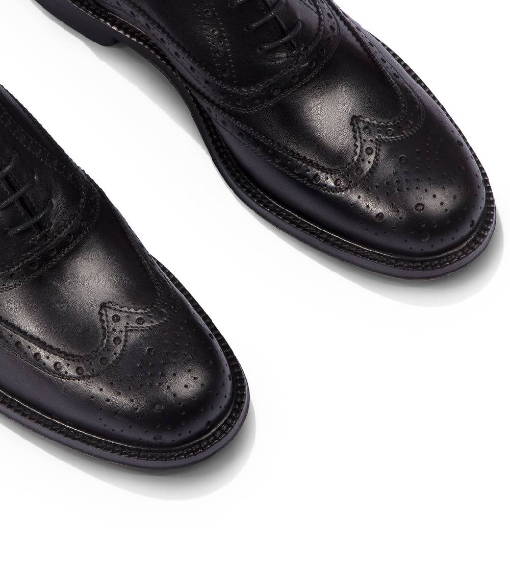 Loriblu Oxford brogue in pelle nera In Saldo