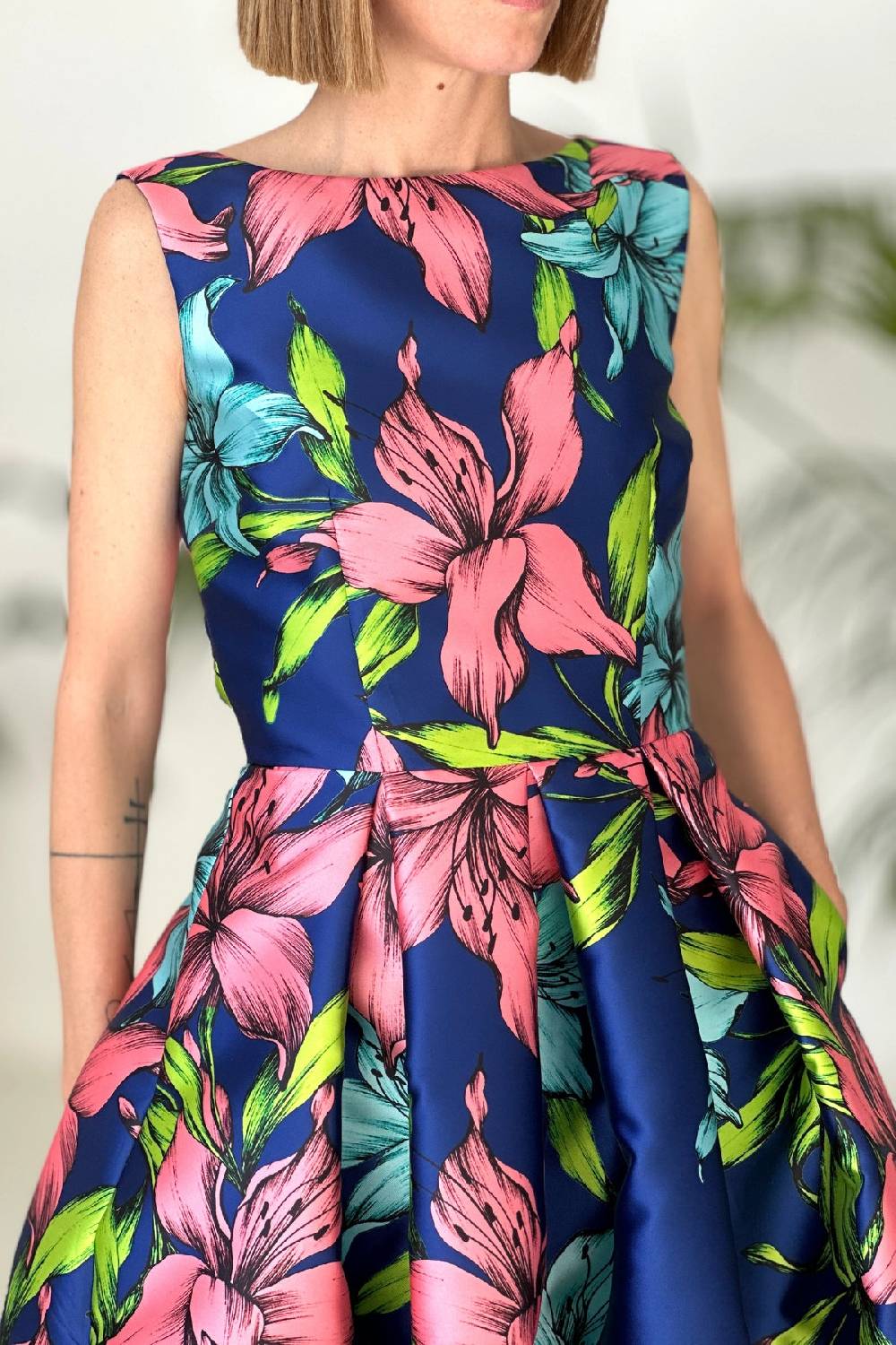 Lunatica Milano Abito Big Flower Blu V Neck Back Economico