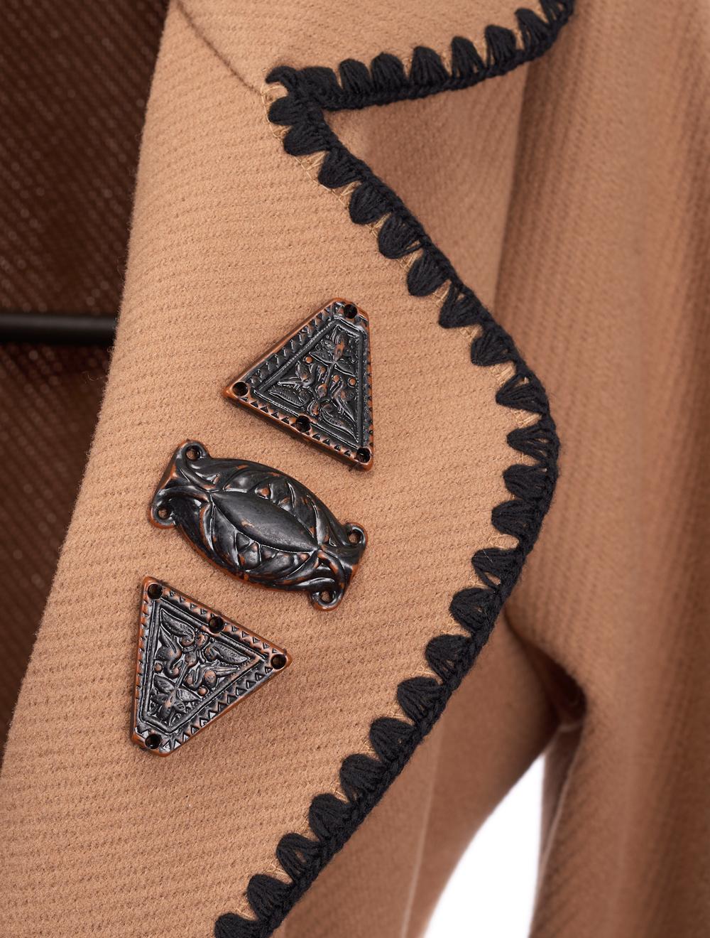 Save The Queen Cappotto color cammello con bordi ricamati Prezzo Ridotto