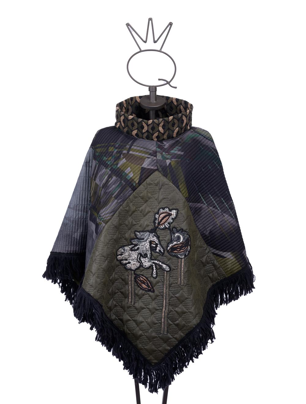 Save The Queen Poncho in seta e finta pelle con ricami In Vendita