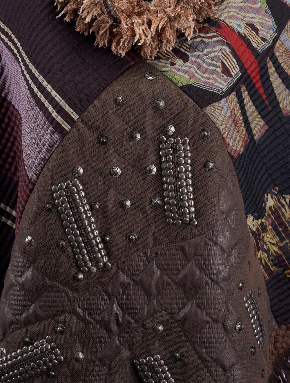 Save The Queen Poncho in seta e finta pelle con ricami e paillettes Saldi