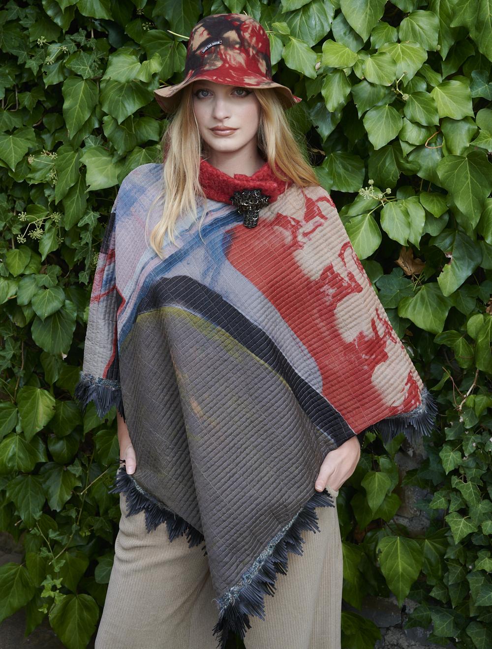 Save The Queen Poncho in seta con frange in ecopelle Offerte