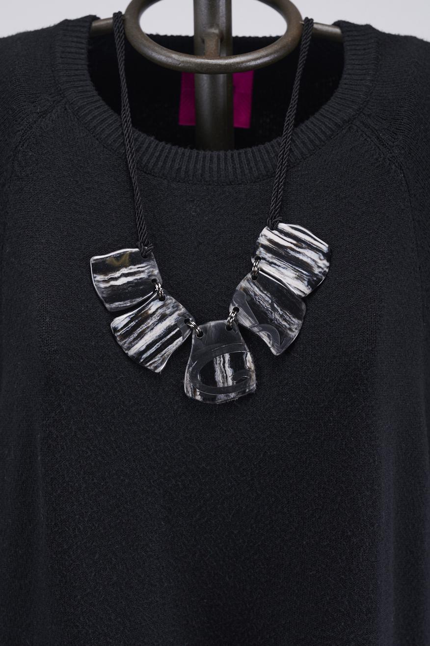 Save The Queen Maxi maglia con collana Saldi