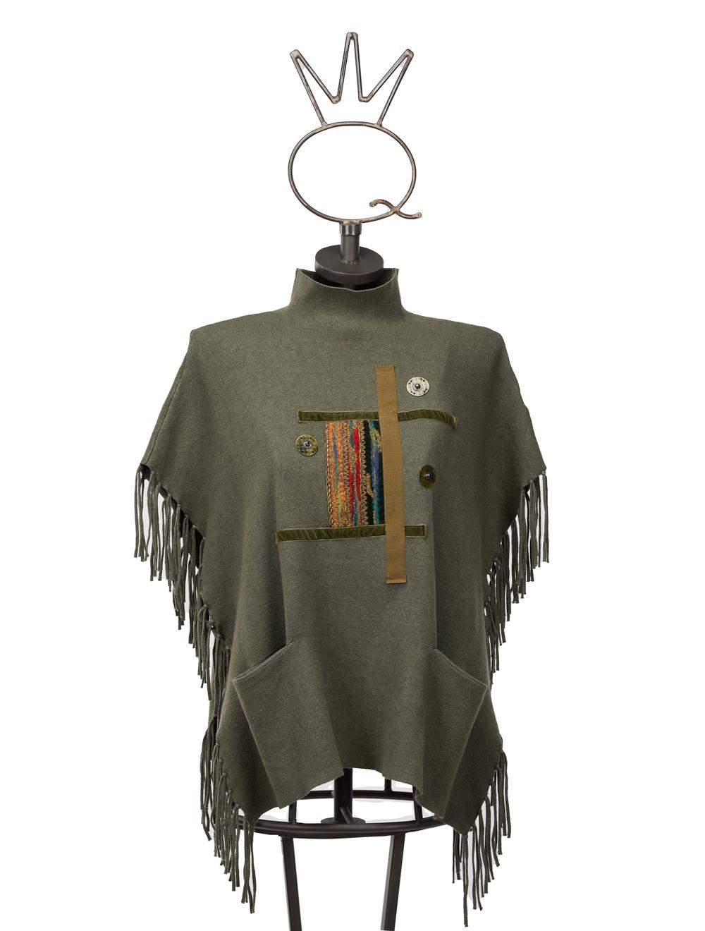 Save The Queen Maglia poncho verde salvia in viscosa con applicazioni Soddisfazione Garantita