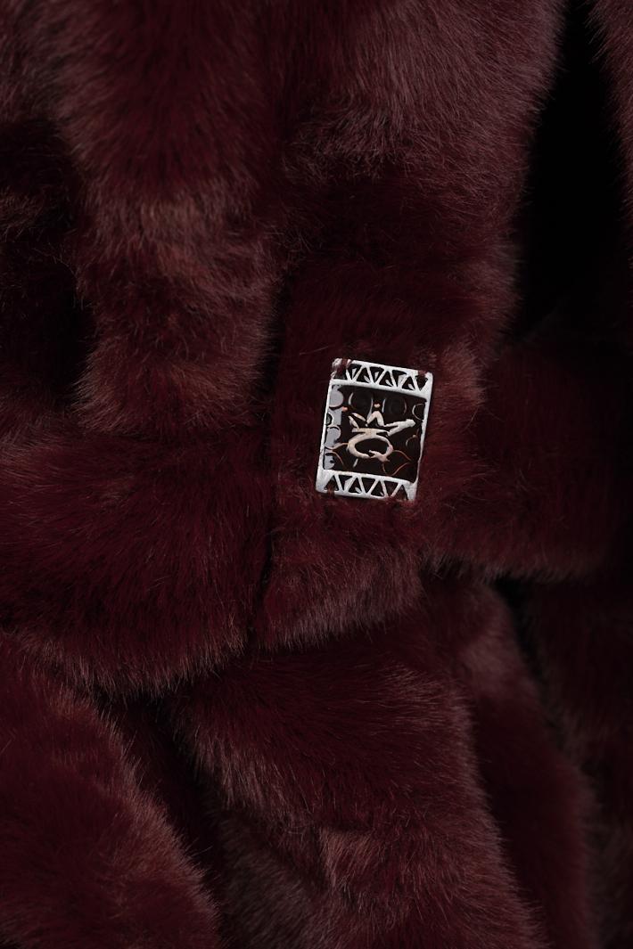 Save The Queen Ecopelliccia bordeaux con scollo a V Saldi