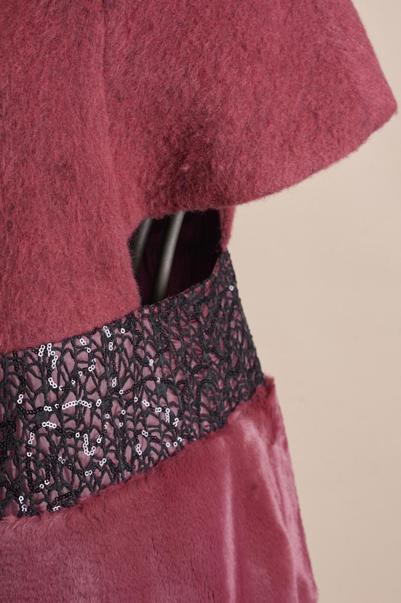 Save The Queen Mantella in lana ed eco pelliccia con dettagli di paillettes Affare Del Giorno