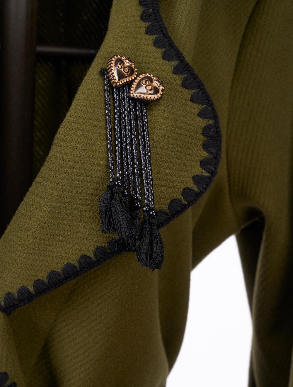 Save The Queen Cappotto verde con bordi ricamati Promozione Limitata