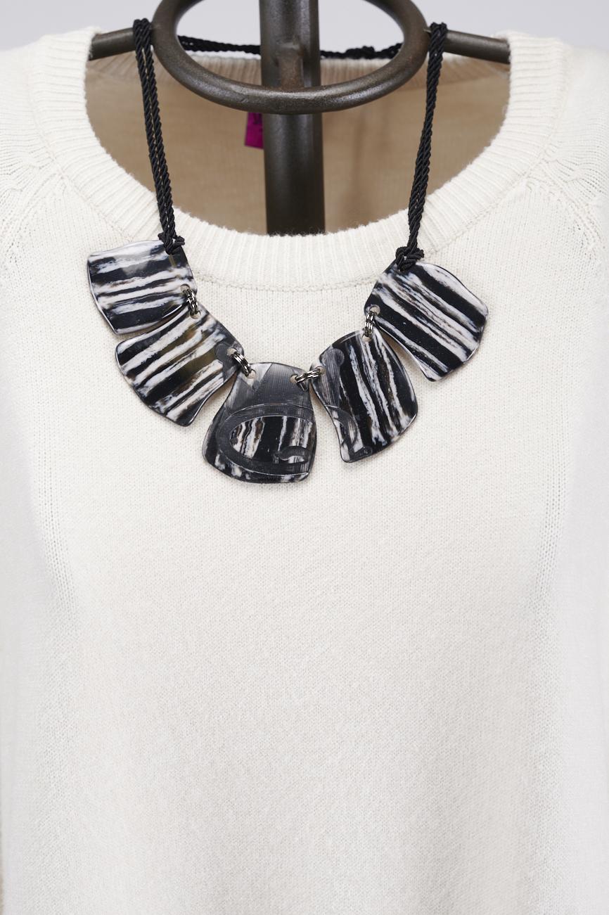 Save The Queen Maxi maglia con collana Convenienza