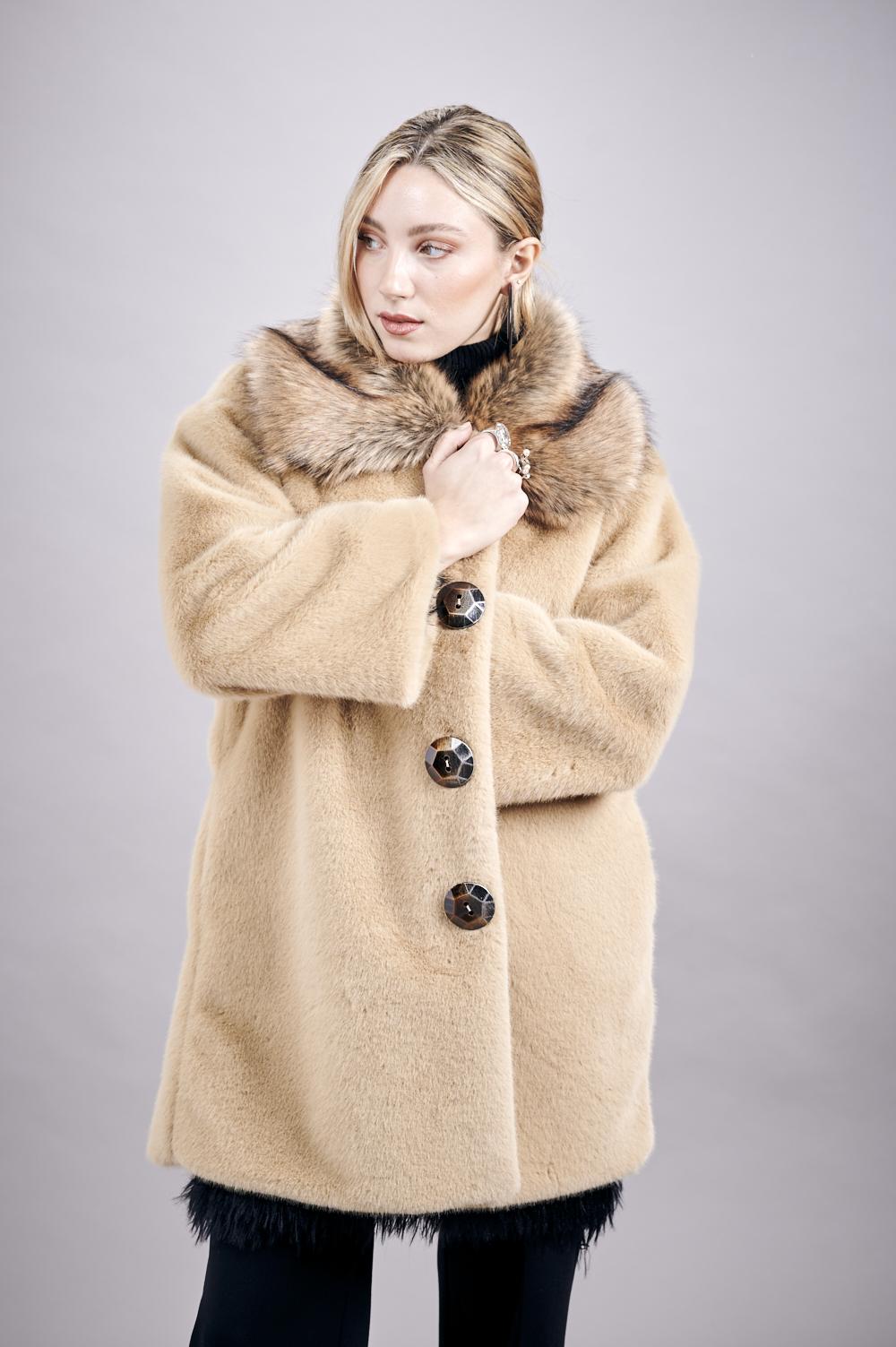 Save The Queen Cappottino in ecopelliccia beige In Saldo