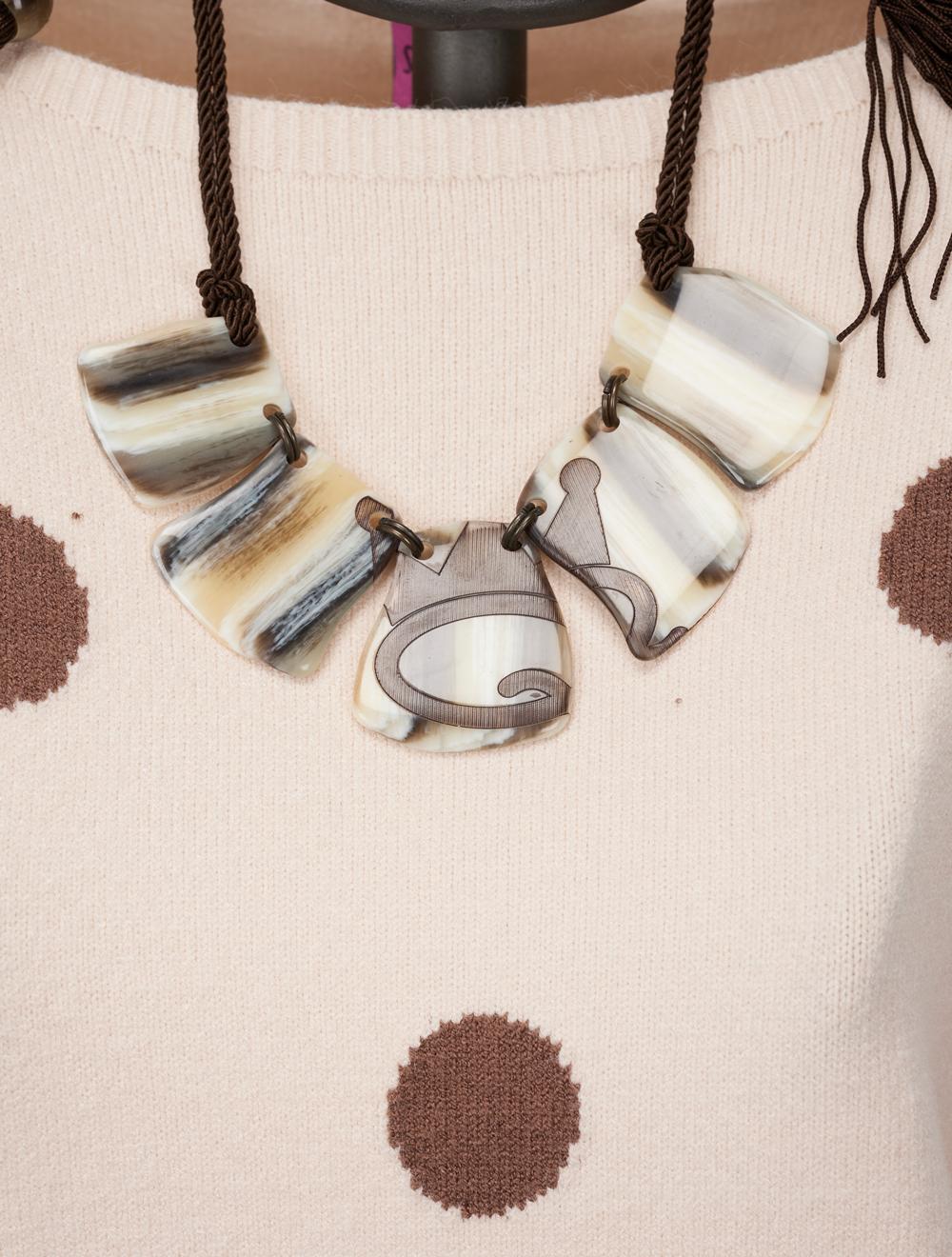 Save The Queen Maglia in viscosa beige a pois marroni con collana Offerta San Valentino
