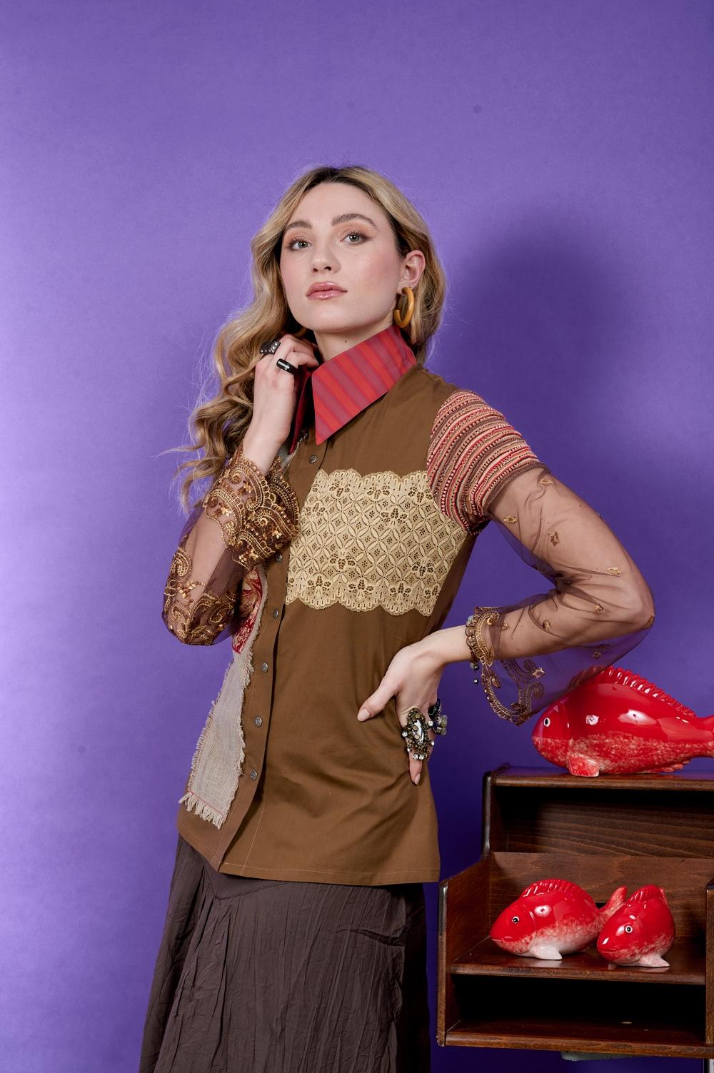 Save The Queen Camicia marrone con ricami e applicazioni Nuovi prodotti