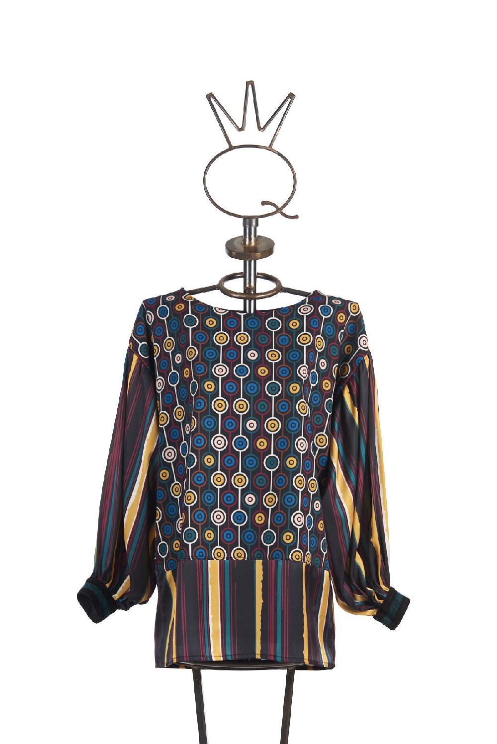 Save The Queen Blusa in raso con stampe geometriche Esporta salva