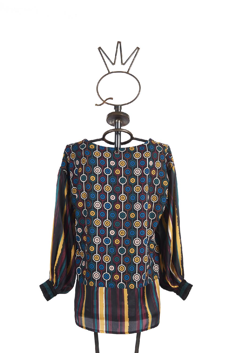 Save The Queen Blusa in raso con stampe geometriche Esporta salva