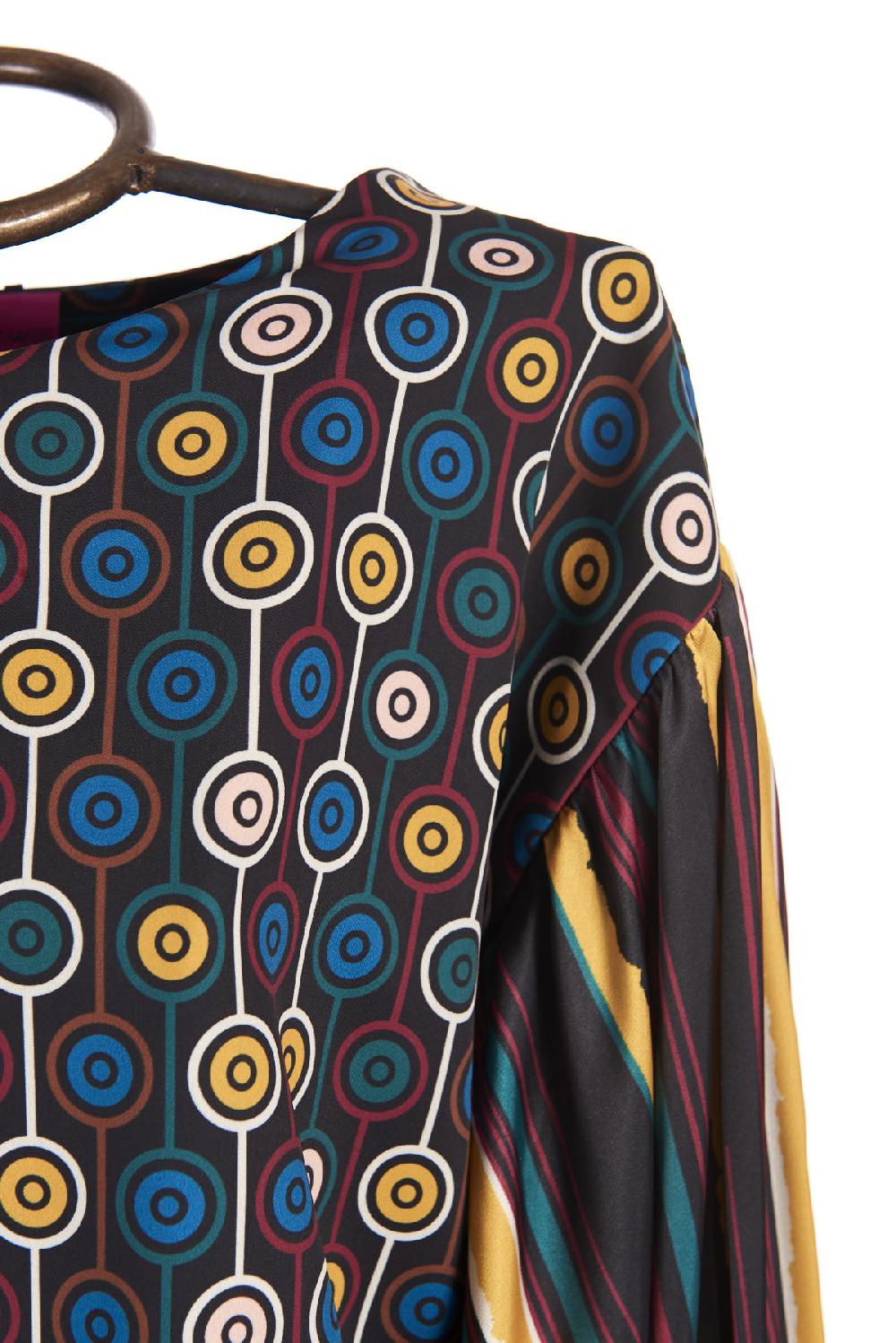 Save The Queen Blusa in raso con stampe geometriche Esporta salva