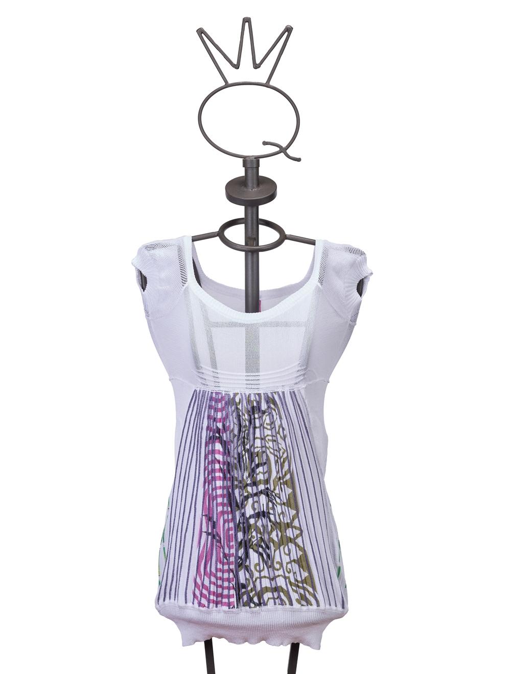 Save The Queen Top bianco in maglia plissé con stampa