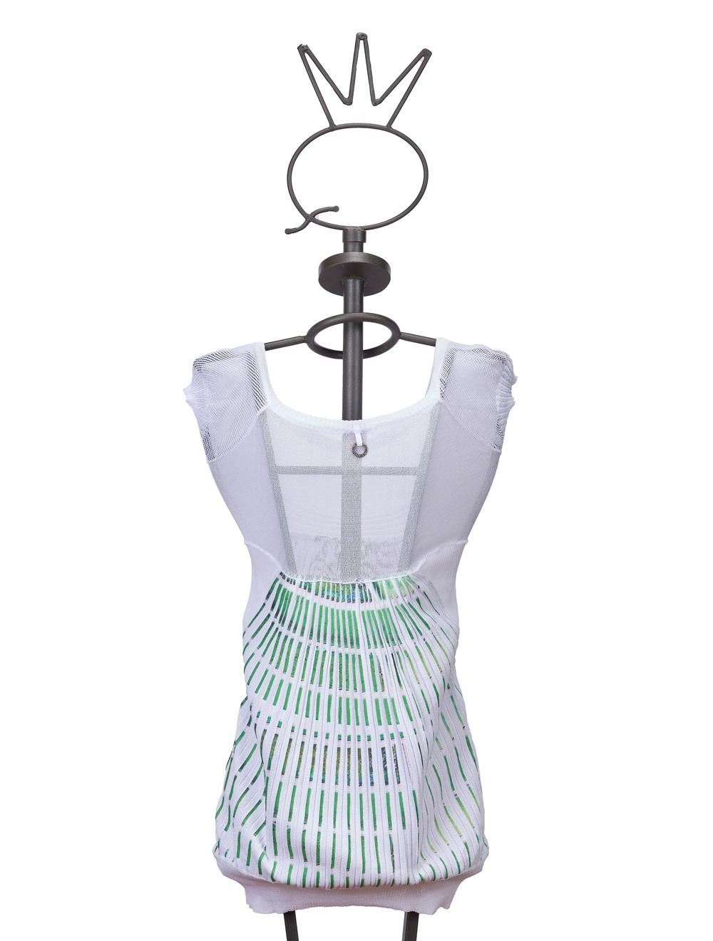 Save The Queen Top bianco in maglia plissé con stampa In vendita