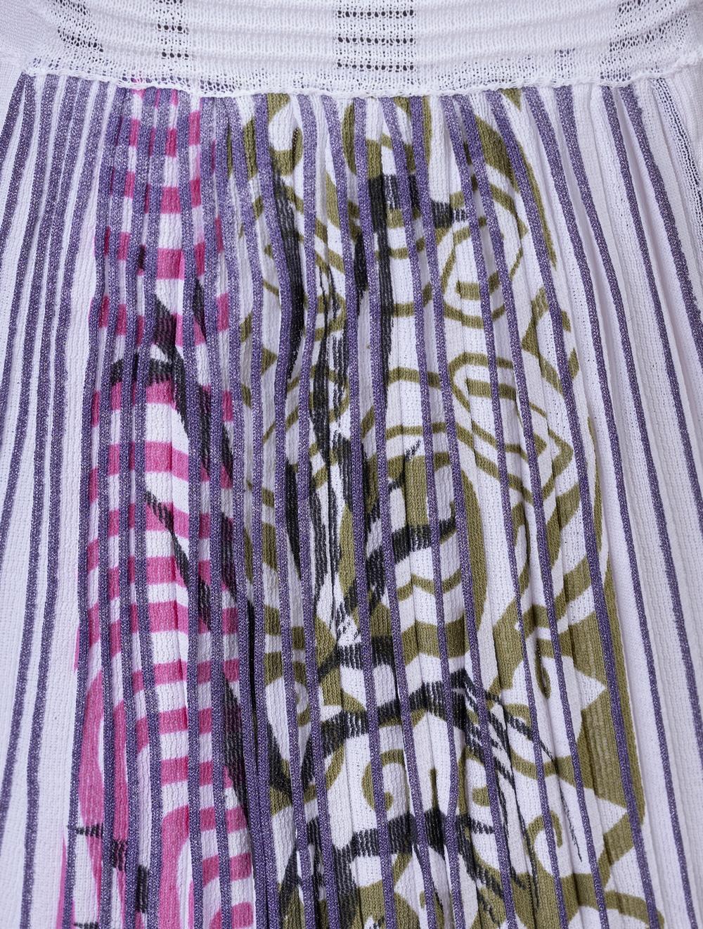 Save The Queen Top bianco in maglia plissé con stampa In vendita