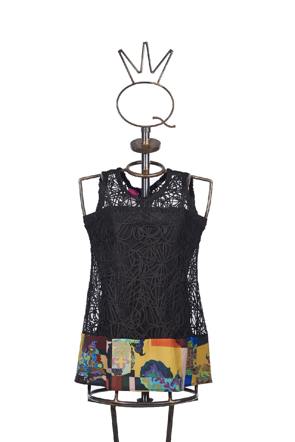 Save The Queen Top in pizzo nero con dettaglio in tessuto stampato