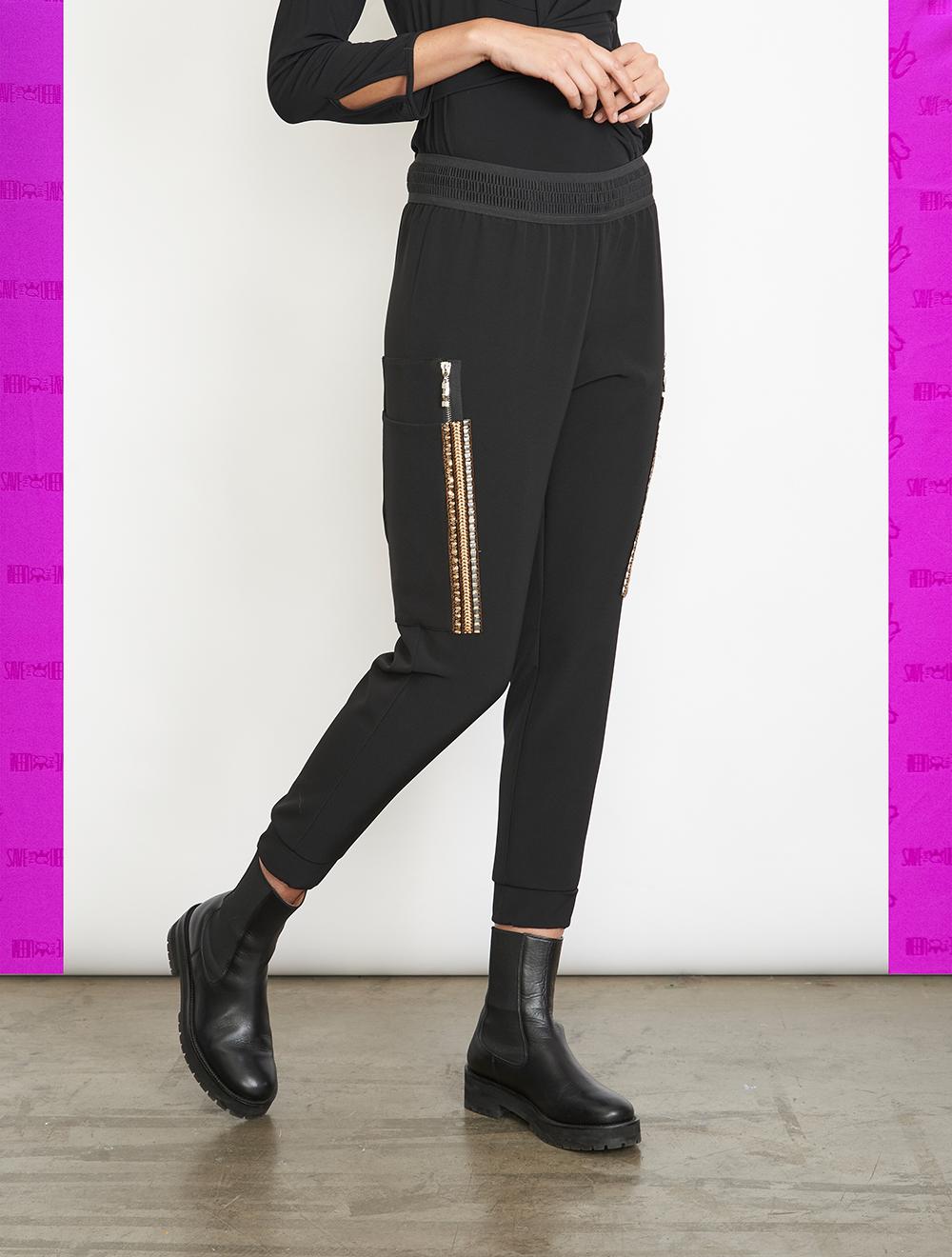Save The Queen Pantaloni in crepe nero con dettagli di passamaneria Smaltimento dello stoccaggio