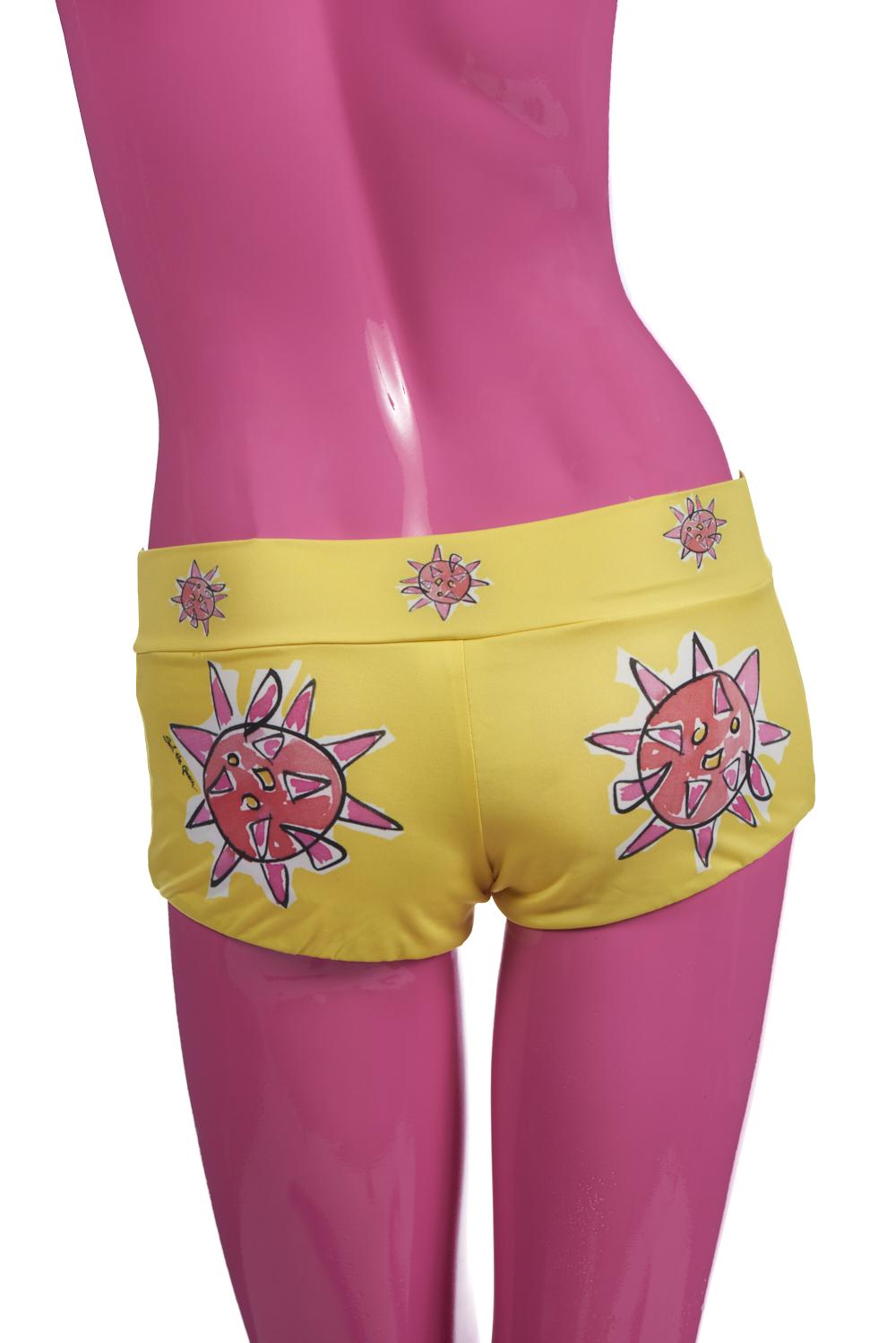 Save The Queen Shorts gialli con stampa pesci In vendita