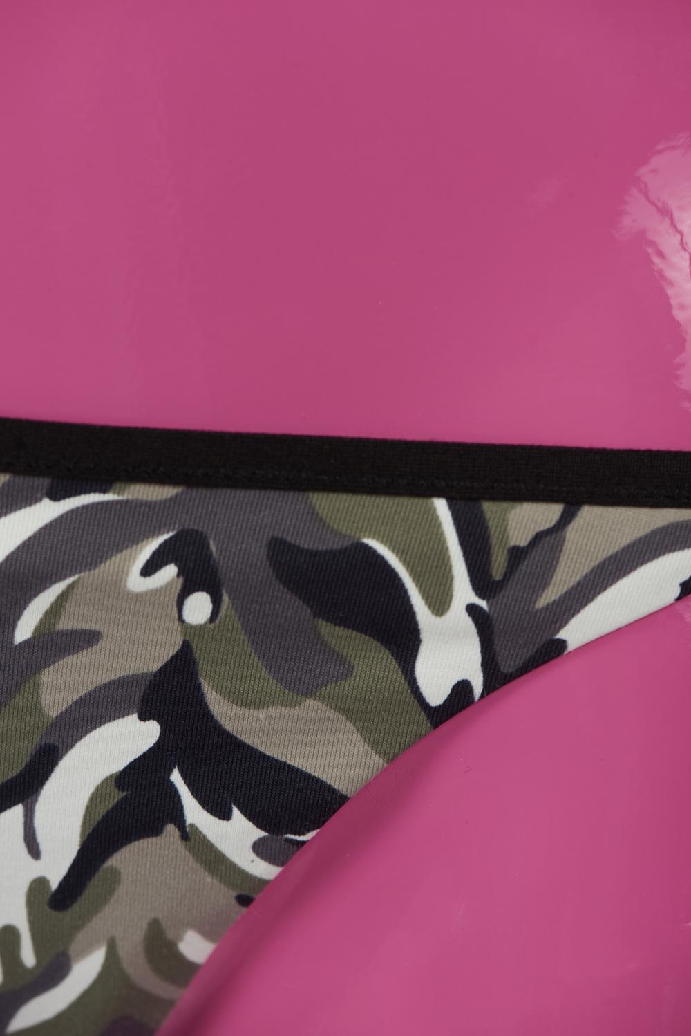 Save The Queen Bikini a triangolo con stampa camouflage e dettagli in eco pelle Consegna Veloce