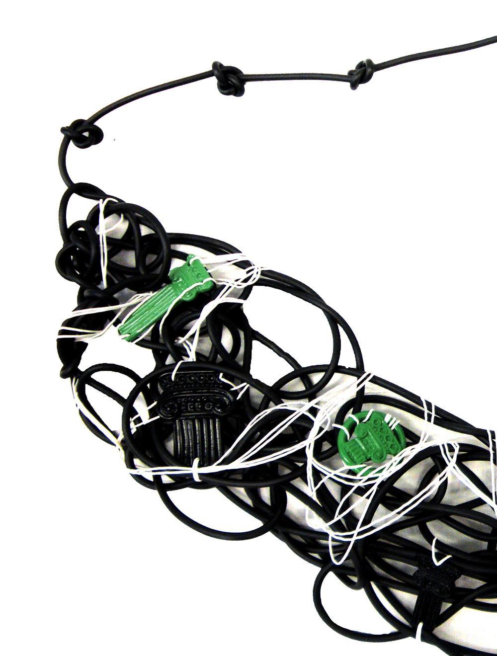 Save The Queen Cintura nera con applicazioni metalliche Fino al 65% di sconto