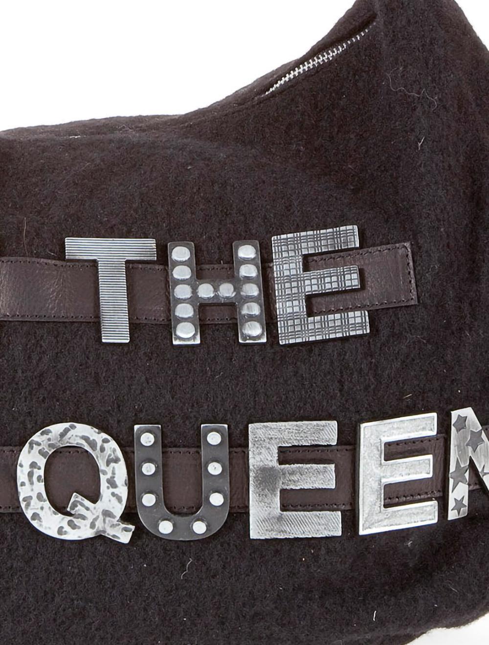 Save The Queen Borsa nera in lana cotta con elementi decorativi metallici Nuova