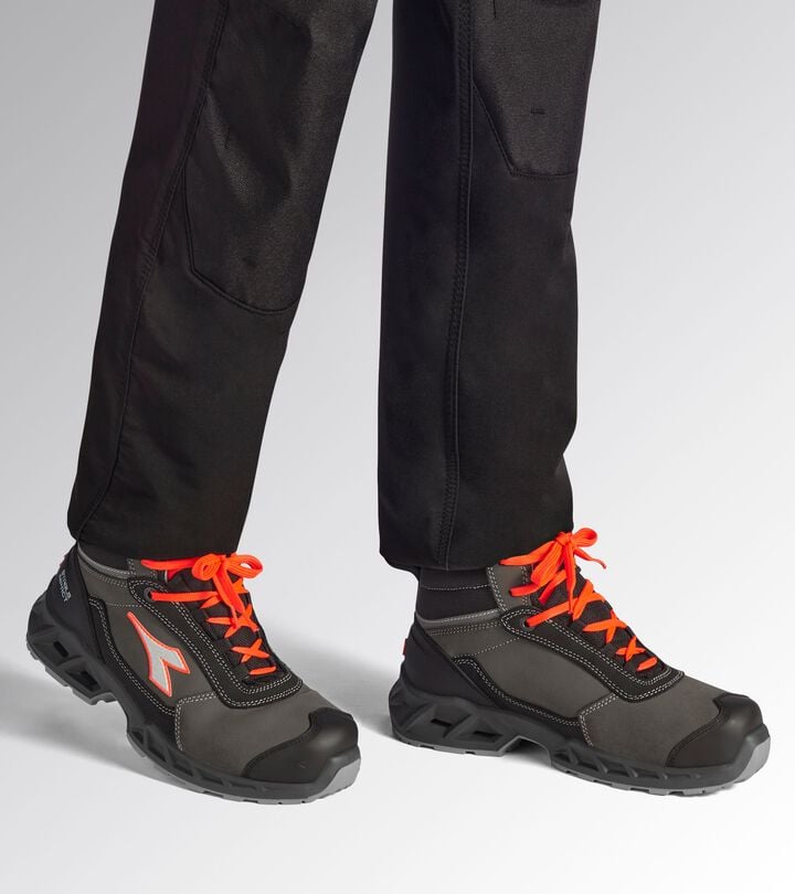 Utility Diadora SHARK STA IMP LEAT MID S3S FO SR SC ESD Scarpa antinfortunistica alta 2025