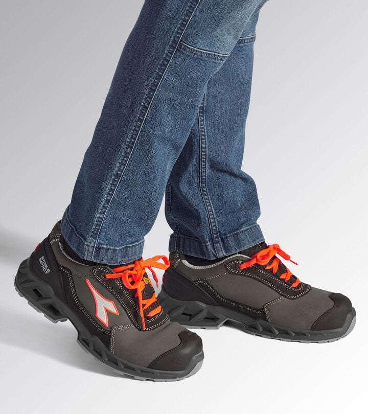 Utility Diadora SHARK STA IMP LEAT LOW S3S FO SR SC ESD Scarpa antinfortunistica bassa Italy